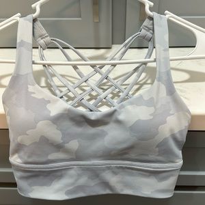 EUC Lululemon sports bra in size 4.